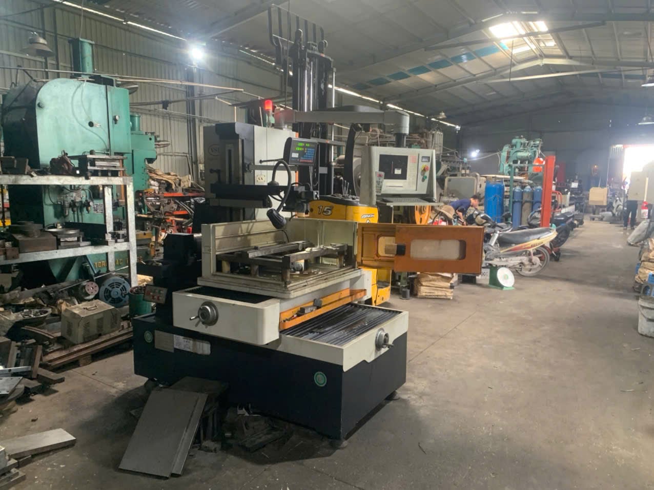 Wire cutting machine.jpg
